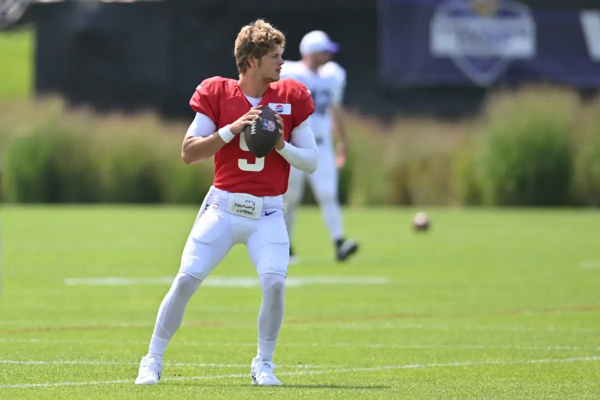 J.J. McCarthy participa do training camp dos Vikings em 2024, antes de se lesionar e perder a temporada de estreia. Crédito: USA TODAY Sports via Reuters Con.