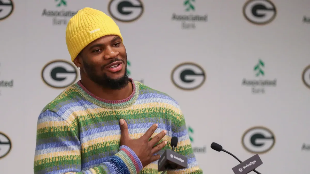 Micah Parsons em coletiva como jogador dos Packers (Tork Mason / USA TODAY NETWORK via Imagn Images)