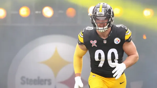 T.J. Watt entra em campo antes da partida contra o Kansas City Chiefs no Acrisure Stadium, em 25 de dezembro de 2024. Crédito: Charles LeClaire/Imagn Images.